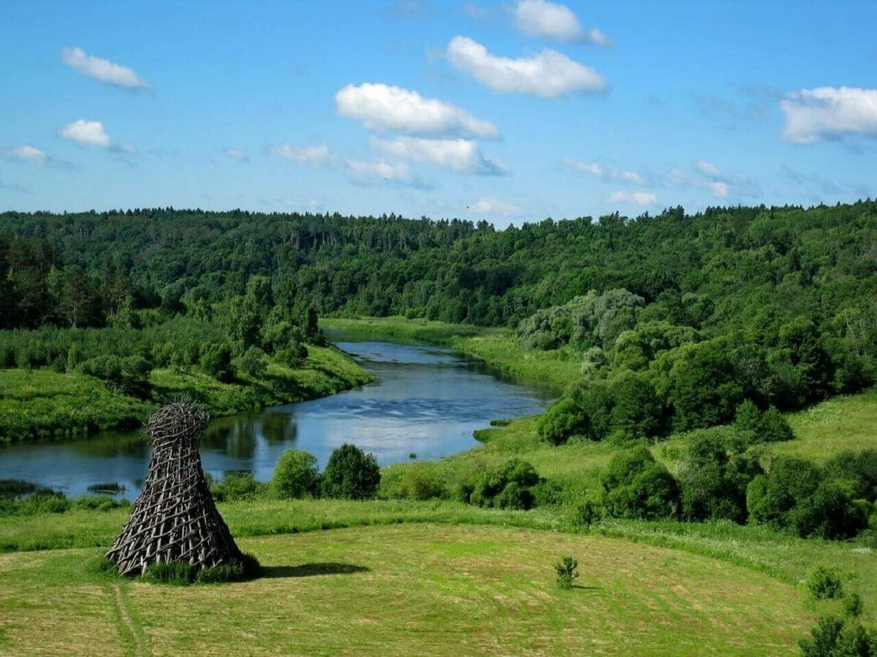 Парк угра калужская. Национальный парк Угра Калужская область. Река Угра в Калужской области парк. Парк Угра Калужская область Товарково. Река Жиздра национальный парк Угра.